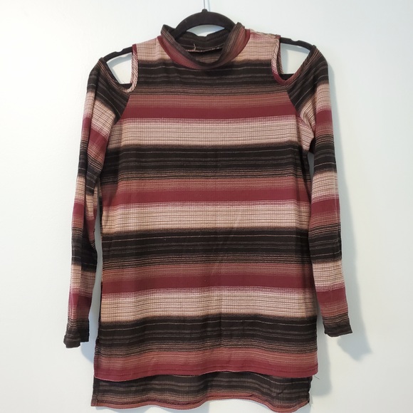 STRIPED Mock Neck Top - Picture 4 of 4
